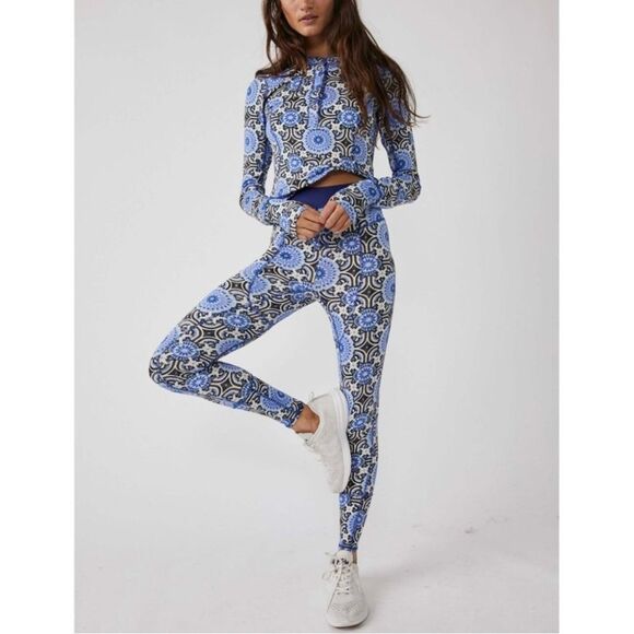 Free People FP Movement Fireside Base Layer Leggings Kaleidoscope small NWT - Picture 1 of 16